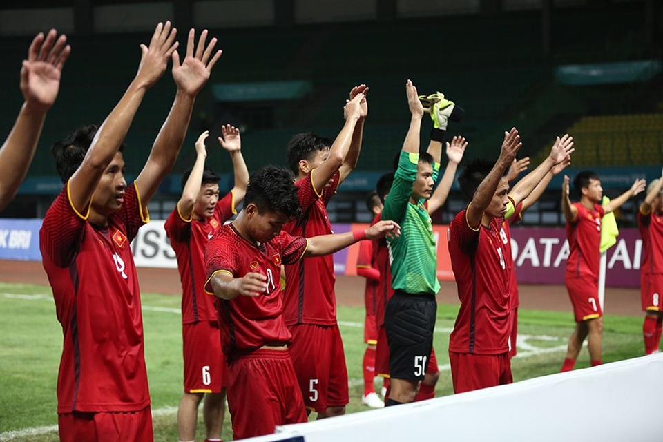 Olympic Việt Nam ăn mừng chiến thắng đầy cảm xúc, cảm ơn đồng đội Hùng Dũng - 7 Olympic Việt Nam ăn mừng chiến thắng đầy cảm xúc, cảm ơn đồng đội Hùng Dũng - 7