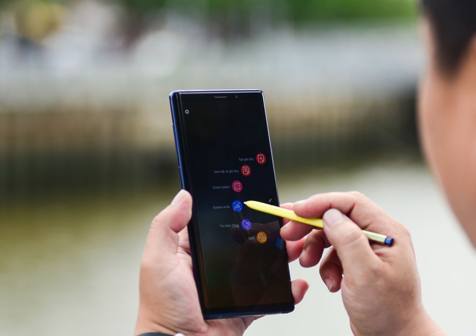 Đánh giá Galaxy Note 9: Thiết kế không thay đổi, vậy đâu là khác biệt? - 6 Đánh giá Galaxy Note 9: Thiết kế không thay đổi, vậy đâu là khác biệt? - 6