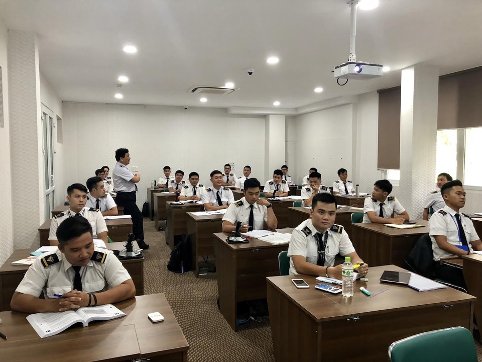 Nộp tiền tỷ đi học, phi công có thể bị “hủy bằng” bất cứ lúc nào - 1
Người ứng tuyển phải trải qua nhiều vòng thi và chi phí đắt đỏ.