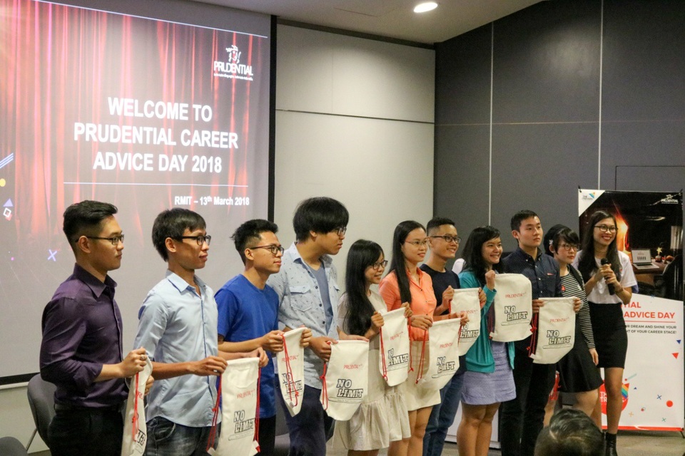 Trải nghiệm du học Úc ngay tại Việt Nam - 2
Sinh viên tham gia Ngày Tư vấn nghề nghiệp với công ty Prudential.