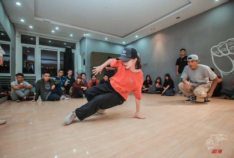 Gặp gỡ cô bạn xinh xắn, vừa học giỏi vừa kinh doanh thành công - 5
Ngoài ra, cô bạn còn là một B-girl rất cừ