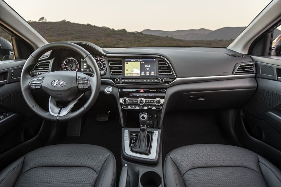 Hyundai nâng cấp Elantra, thêm nhiều trang bị - 3 Hyundai nâng cấp Elantra, thêm nhiều trang bị - 3