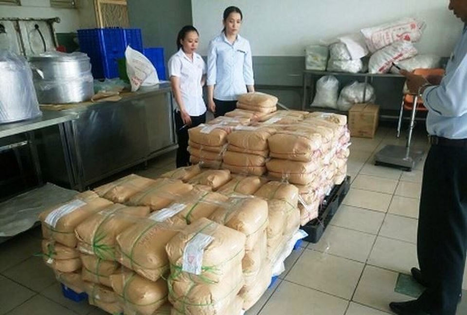 Vụ phụ gia “lạ”, giám đốc cơm tấm Kiều Giang: "Chúng tôi bị oan" - 1 Lô phụ gia “lạ” được phát hiện tại quán cơm tấm Kiều Giang trên đường Xa lộ Hà Nội (quận 9, TPHCM).