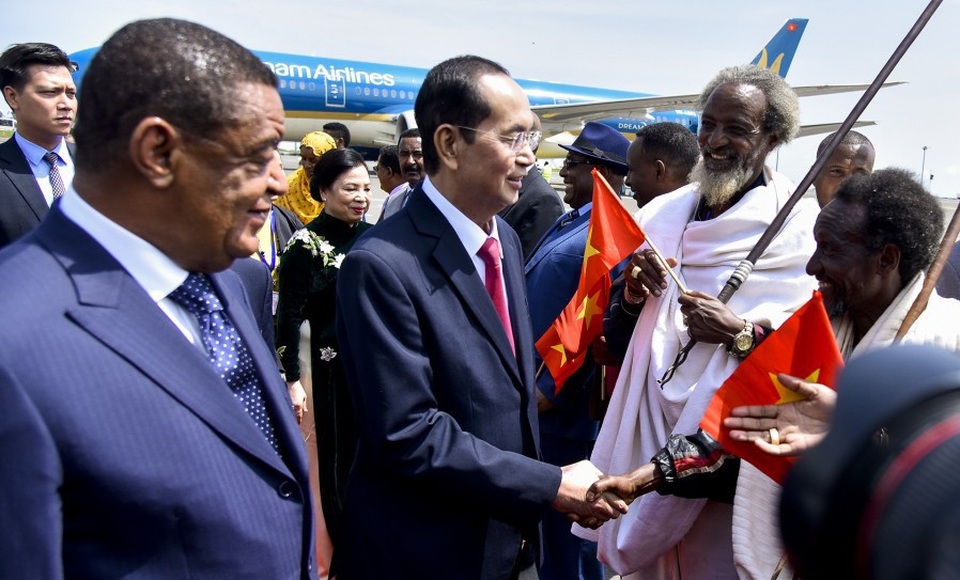 Tổng thống Ethiopia đích thân ra sân bay đón Chủ tịch nước Trần Đại Quang - 3 Lãnh đạo và nhân dân Ethiopia nồng nhiệt chào đón Chủ tịch nước Trần Đại Quang và Phu nhân lần đầu tiên tới thăm