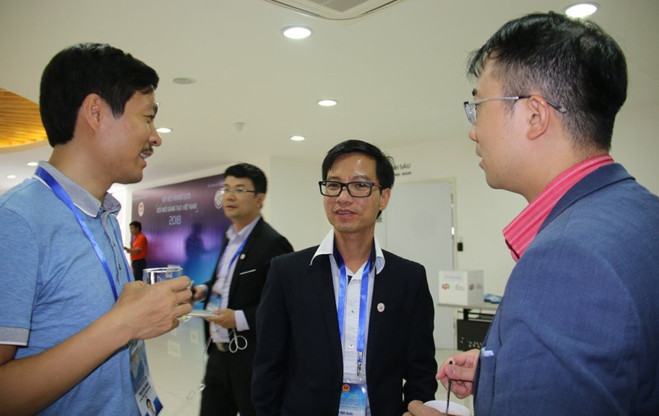 "Tôi tìm kiếm sự tò mò, khám phá ở ứng viên khi tuyển dụng" - 2 Các tài năng trẻ trao đổi bên lề sự kiện gặp mặt mạng lưới. Ảnh: Nguyễn Thảo