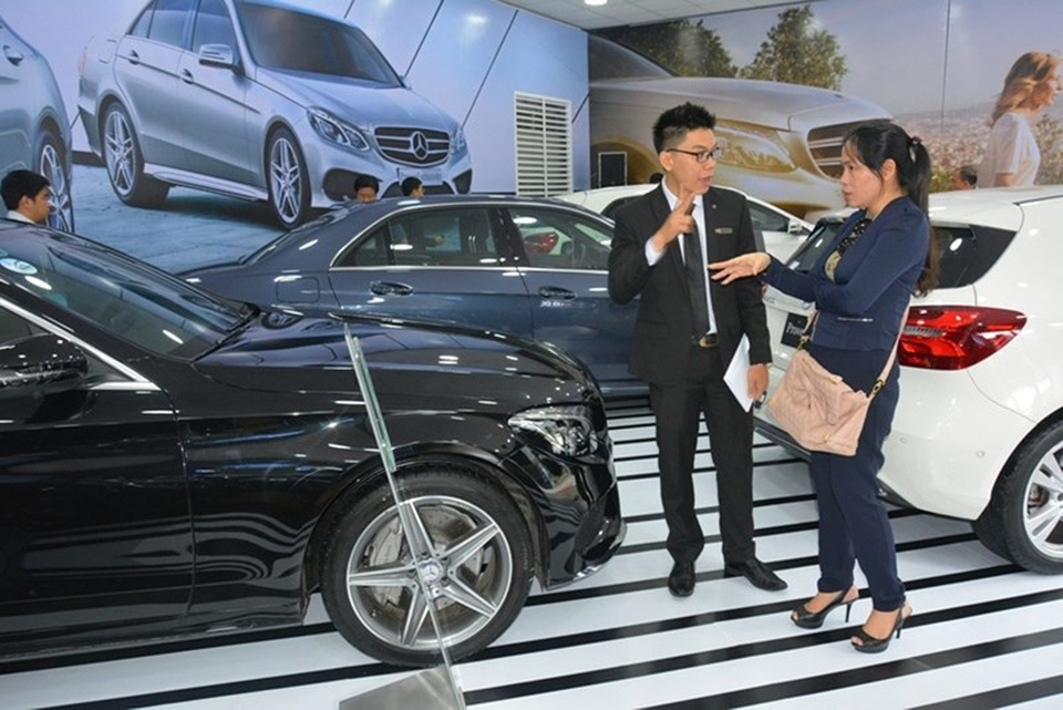 Bất chấp "tháng cô hồn", ô tô ngoại vẫn nhập về ồ ạt - 1 Đáp ứng các điều kiện của Nghị định 116, các hãng xe đua nhau nhập khẩu ô tô về Việt Nam.