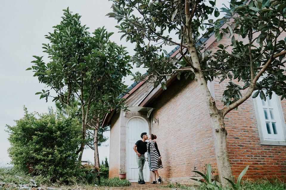 Phan Hiển và Khánh Thi trao nhau nụ hôn ngọt ngào sau tin đồn lục đục - Ảnh 4. Phan Hiển và Khánh Thi trao nhau nụ hôn ngọt ngào sau tin đồn lục đục - Ảnh 4.