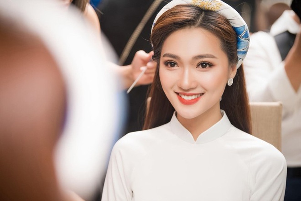 Hot girl được Văn Đức cõng trên lưng làm điều đặc biệt gửi U23 VN - 8 Hot girl được Văn Đức cõng trên lưng làm điều đặc biệt gửi U23 VN - 8