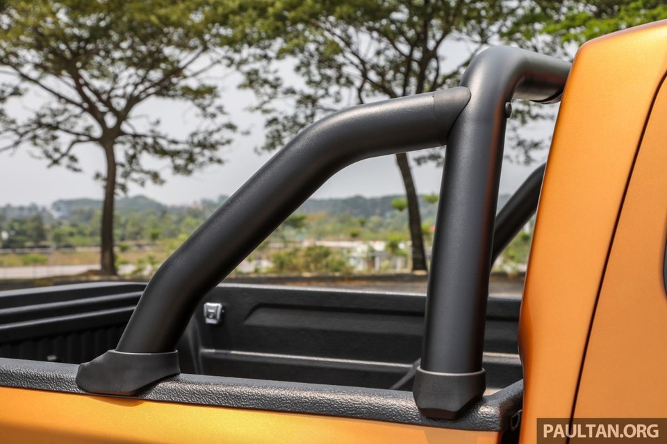 Nissan Navara thêm phiên bản cao cấp VL Plus, chốt giá 29.300 USD - 9 Nissan Navara thêm phiên bản cao cấp VL Plus, chốt giá 29.300 USD - 9