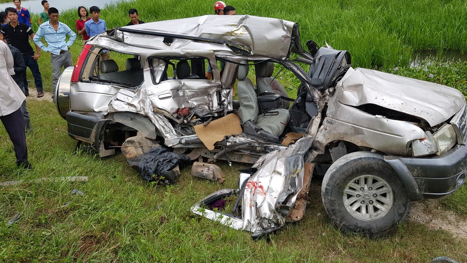 Về quê ăn rằm tháng Bảy, 4 người bị tàu đâm thương vong - 6 Về quê ăn rằm tháng Bảy, 4 người bị tàu đâm thương vong - 6