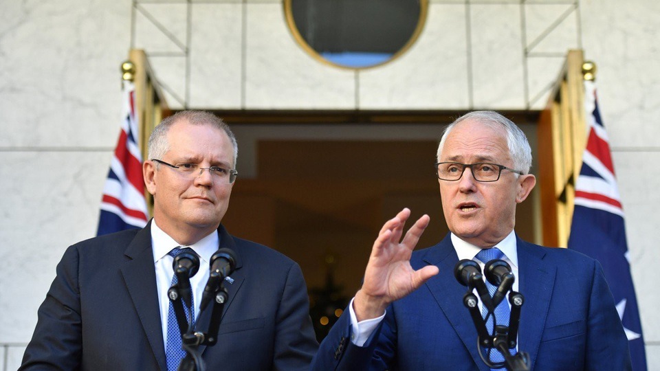 Quan hệ sóng gió Australia - Trung Quốc sẽ ra sao dưới thời tân Thủ tướng? - 1 Tân Thủ tướng Scott Morrison và người tiền nhiệm Malcolm Turnbull (Ảnh: EPA)