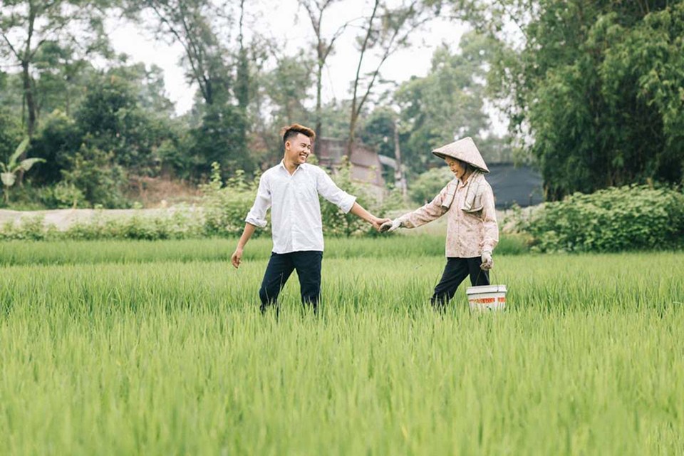 9X “khoe” bộ ảnh tình cảm bên người mẹ nông dân ngày Vu Lan - 10 9X “khoe” bộ ảnh tình cảm bên người mẹ nông dân ngày Vu Lan - 10