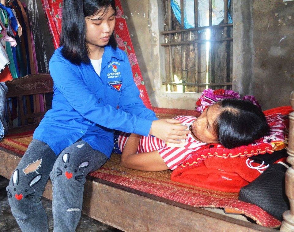 Gia đình quá khốn khó, nữ sinh trúng tuyển vào ĐH Y dược có nguy cơ phải từ bỏ ước mơ - 3 Người mẹ nghèo, thường xuyên đau ốm đành bất lực trước ước mơ hoài bão của con gái.