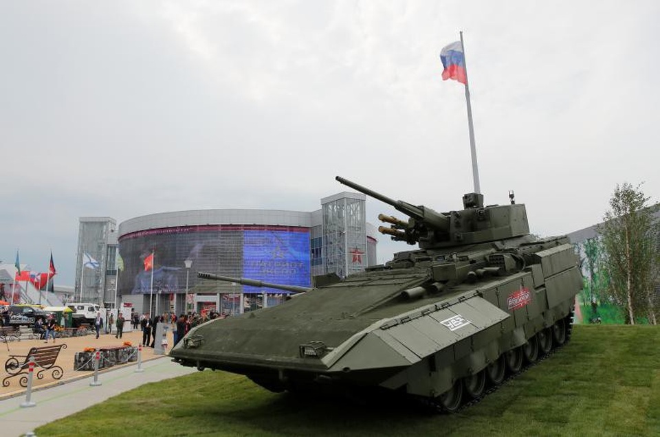 Nga “chào hàng” dàn vũ khí uy lực tại triển lãm quân sự - 9 Xe chiến đấu bộ binh Armata T-15 của Nga được trưng bày tại triển lãm quân sự.