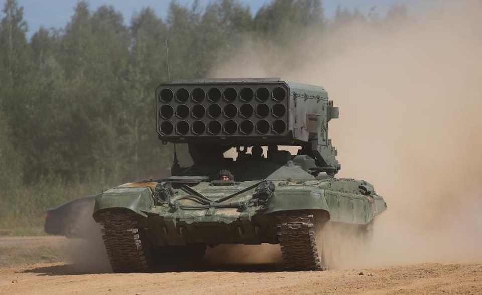 Nga “chào hàng” dàn vũ khí uy lực tại triển lãm quân sự - 6 Cận cảnh tổ hợp TOS-1A Solntsepek của quân đội Nga.