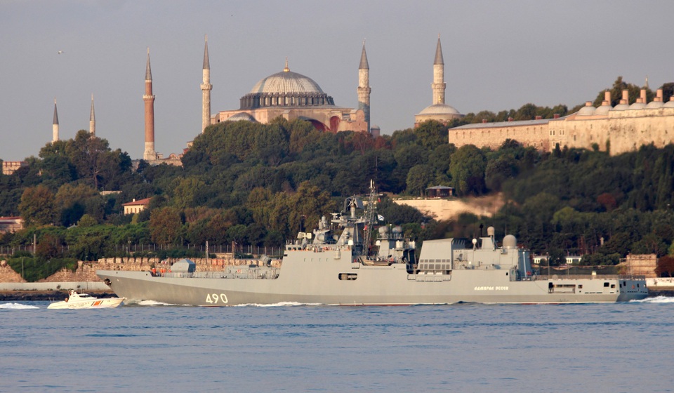 Nga dồn dập điều tàu hải quân tới Syria - 3 Các tàu của Hải quân Nga được điều động tới cảng Tartus giữa lúc quân đội Syria đang chuẩn bị cho các trận đánh lớn tại các tỉnh Latakia, Hama và Idlib.