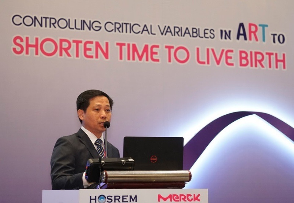 BS Hồ Mạnh Tường cho biết, khoảng hơn 1 triệu phụ nữ Việt Nam bị hiếm muộn, vô sinh