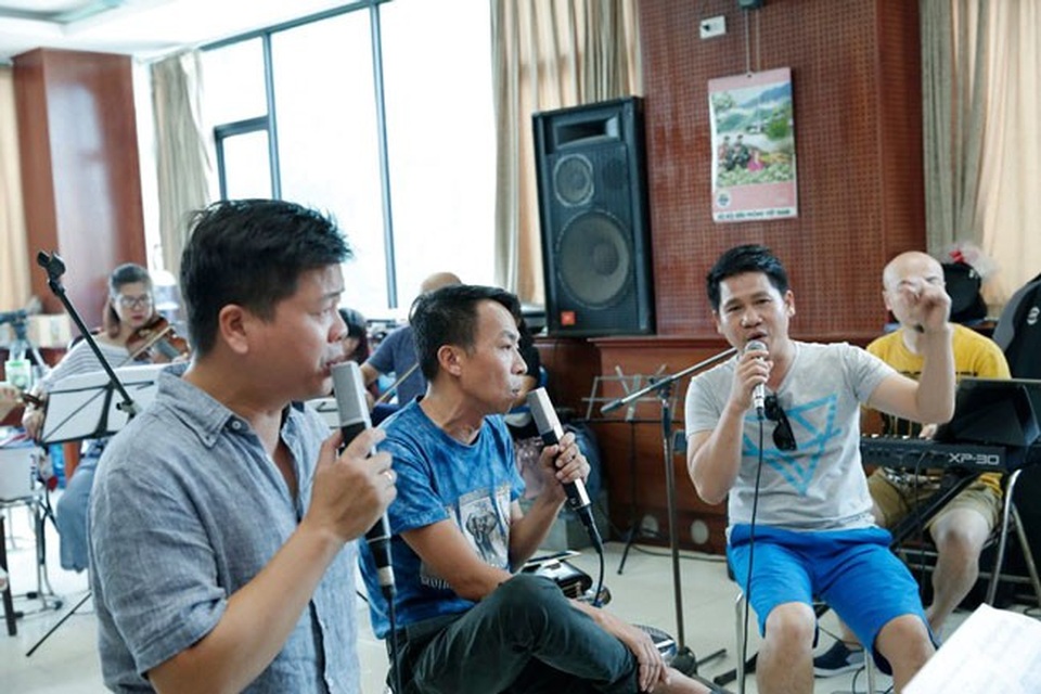 Trọng Tấn, Đăng Dương, Việt Hoàn phấn khích hát “Đường chúng ta đi” - 6 Tam ca sẽ hoà quyện trong các bản nhạc Nga, classic kinh điển thế giới và ngẫu hứng các ca khúc dân gian Việt Nam.