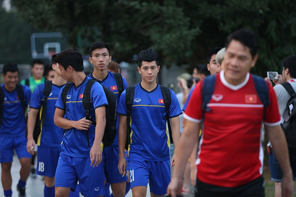 Olympic Việt Nam tập kín, Bùi Tiến Dũng luyện bắt penalty - 2 Olympic Việt Nam tập kín, Bùi Tiến Dũng luyện bắt penalty - 2