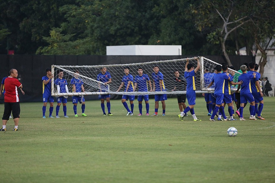 Olympic Việt Nam tập kín, Bùi Tiến Dũng luyện bắt penalty - 14 Olympic Việt Nam tập kín, Bùi Tiến Dũng luyện bắt penalty - 14