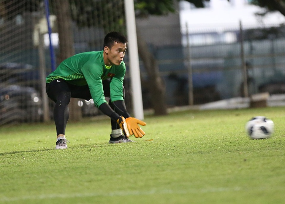 Olympic Việt Nam tập kín, Bùi Tiến Dũng luyện bắt penalty - 8 Olympic Việt Nam tập kín, Bùi Tiến Dũng luyện bắt penalty - 8