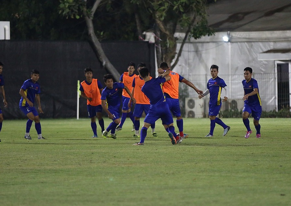 Olympic Việt Nam tập kín, Bùi Tiến Dũng luyện bắt penalty - 4 Olympic Việt Nam tập kín, Bùi Tiến Dũng luyện bắt penalty - 4
