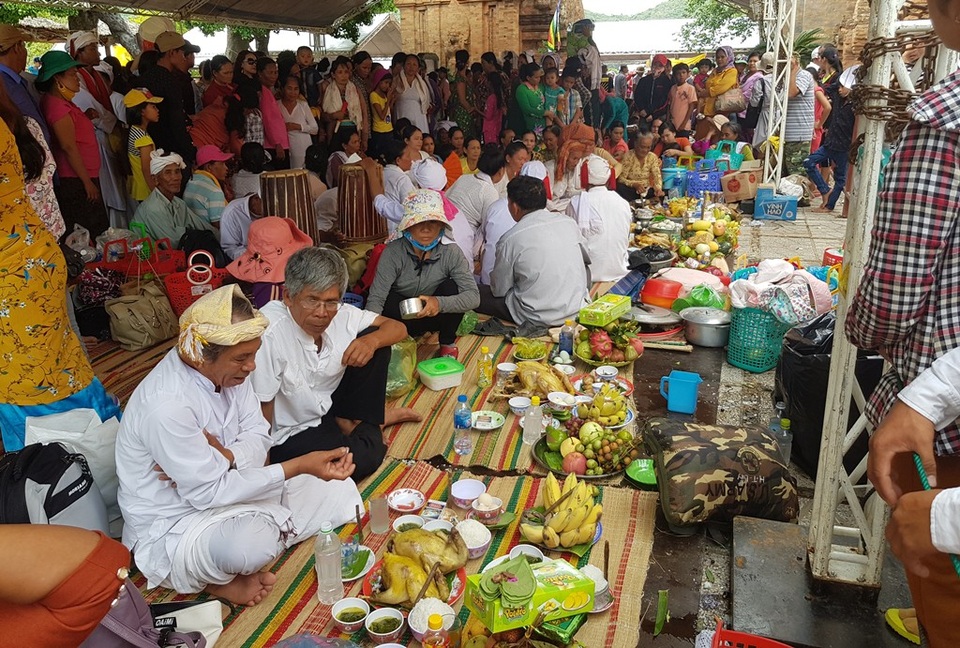 Vẻ đẹp đồng bào Chăm qua lễ hội bên cửa sông Cái Nha Trang - 7 Vẻ đẹp đồng bào Chăm qua lễ hội bên cửa sông Cái Nha Trang - 7