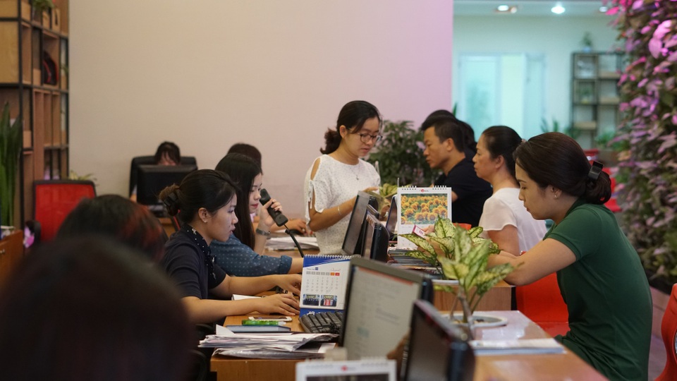 Ngay khi Việt Nam dành chiến thắng trước đội tuyển Olympic Bahrain, lượng khách đặt tour sang Indonesia tăng đột biến. Ảnh: Bích Huệ