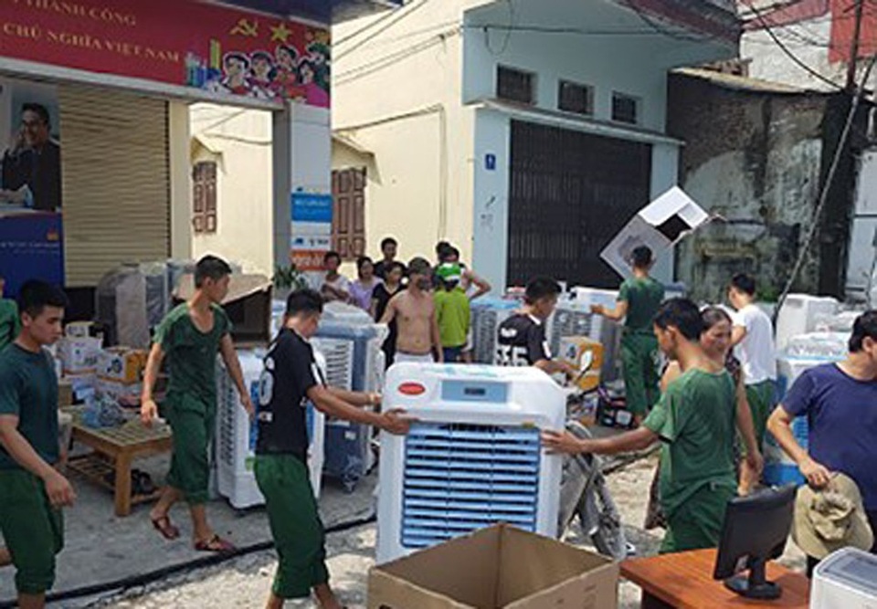 Hà Nội: Hàng chục bộ đội giúp người dân "chạy" đồ đạc trong vụ cháy - 2 Hiện trường vụ cháy.