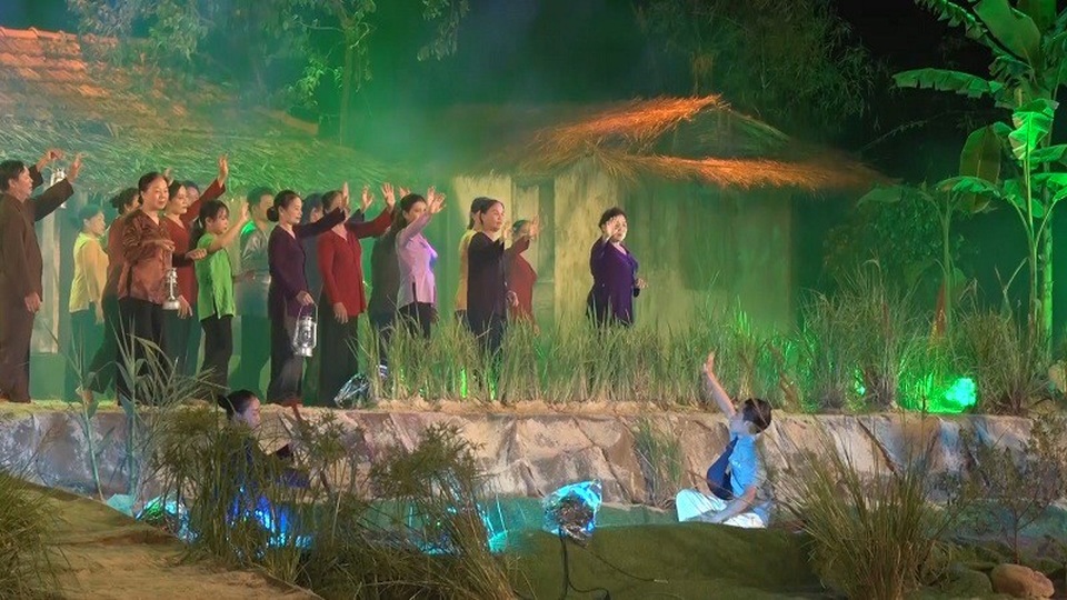 Xúc động chương trình nghệ thuật "Bài ca huyền thoại Võ Nguyên Giáp" - 3 Chặng đường cách mạng của Đại tướng Võ Nguyên Giáp phần nào đó đã được khắc họa thông qua các tiết mục nghệ thuật đặc sắc trong chương trình.
