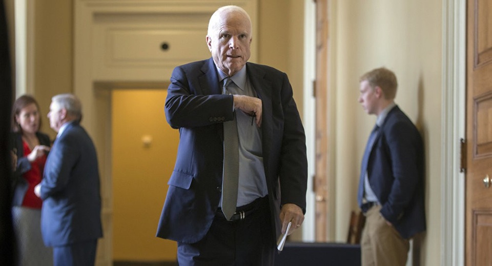 Nhà Trắng treo cờ rủ tưởng nhớ Thượng nghị sĩ John McCain - 1
Thượng nghị sĩ John McCain (Ảnh: AP)