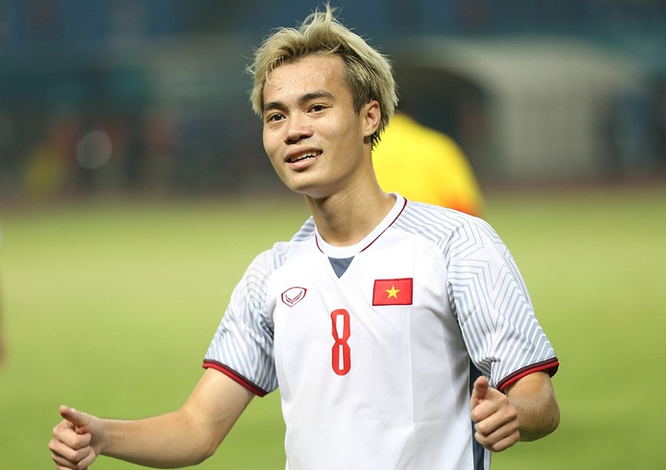 Giành vé vào bán kết, Olympic Việt Nam ăn mừng đầy cảm xúc cùng cổ động viên - 6 Giành vé vào bán kết, Olympic Việt Nam ăn mừng đầy cảm xúc cùng cổ động viên - 6