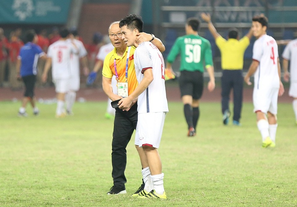 Giành vé vào bán kết, Olympic Việt Nam ăn mừng đầy cảm xúc cùng cổ động viên - 1 Giành vé vào bán kết, Olympic Việt Nam ăn mừng đầy cảm xúc cùng cổ động viên - 1