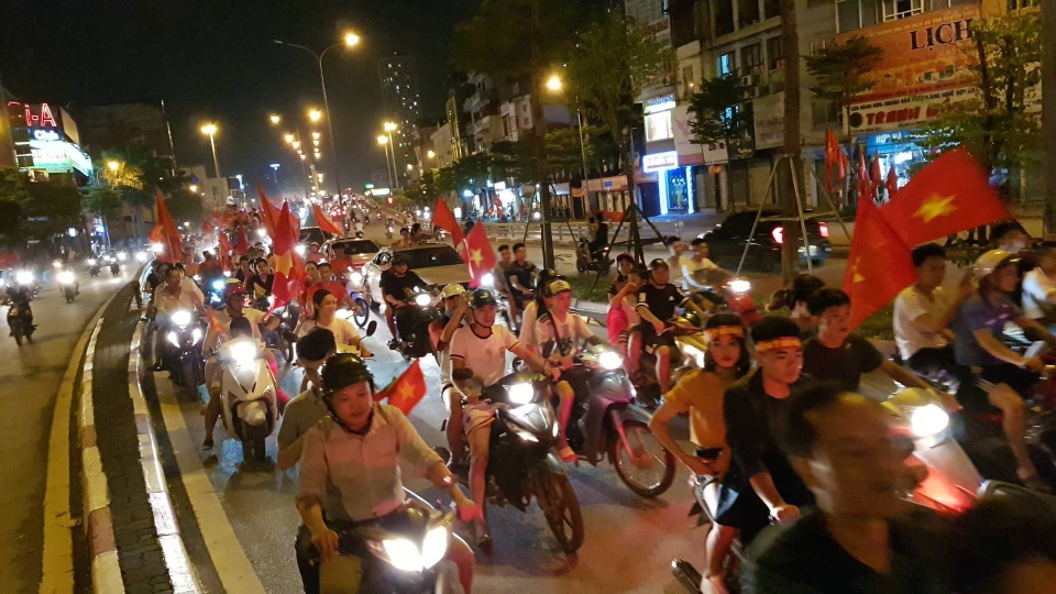 Việt Nam - Đêm không ngủ mừng chiến thắng lịch sử - 13 Việt Nam - Đêm không ngủ mừng chiến thắng lịch sử - 13