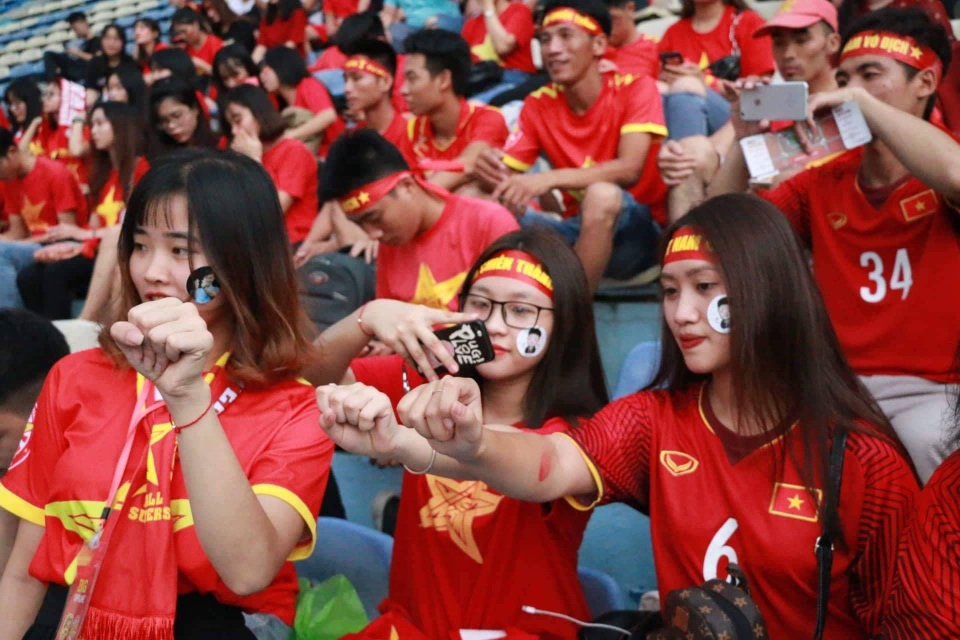 Quê nhà vỡ òa hạnh phúc khi Olympic Việt Nam giành chiến thắng - 17 Quê nhà vỡ òa hạnh phúc khi Olympic Việt Nam giành chiến thắng - 17