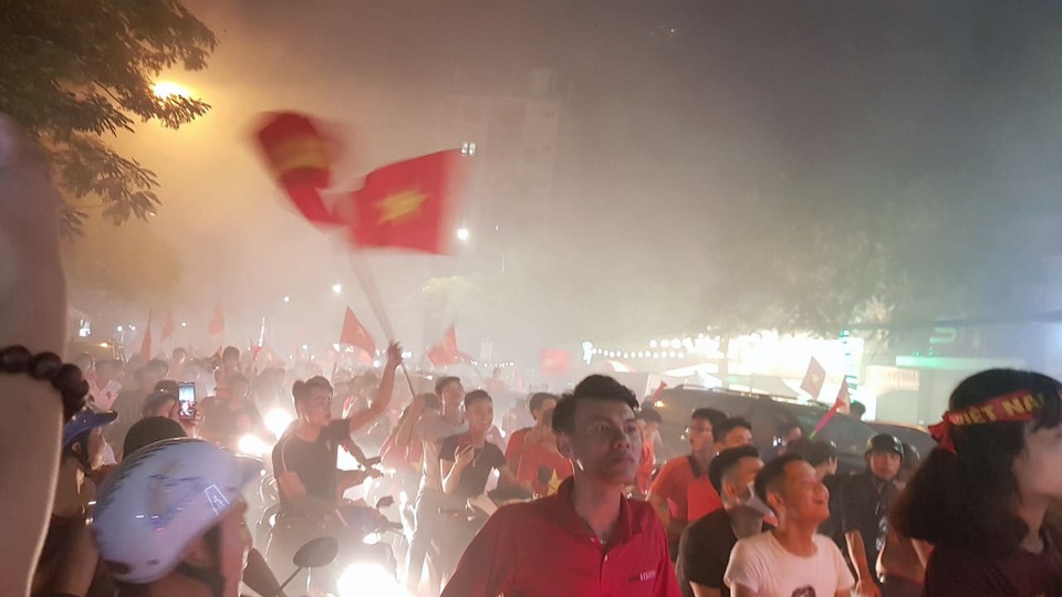 Việt Nam - Đêm không ngủ mừng chiến thắng lịch sử - 21 Việt Nam - Đêm không ngủ mừng chiến thắng lịch sử - 21