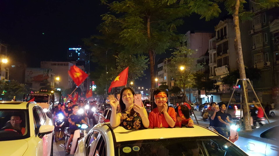 Việt Nam - Đêm không ngủ mừng chiến thắng lịch sử - 15 Việt Nam - Đêm không ngủ mừng chiến thắng lịch sử - 15