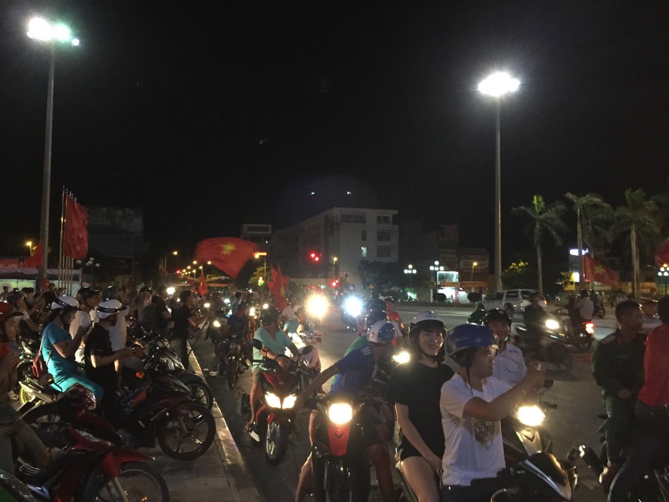 Việt Nam - Đêm không ngủ mừng chiến thắng lịch sử - 31 Việt Nam - Đêm không ngủ mừng chiến thắng lịch sử - 31