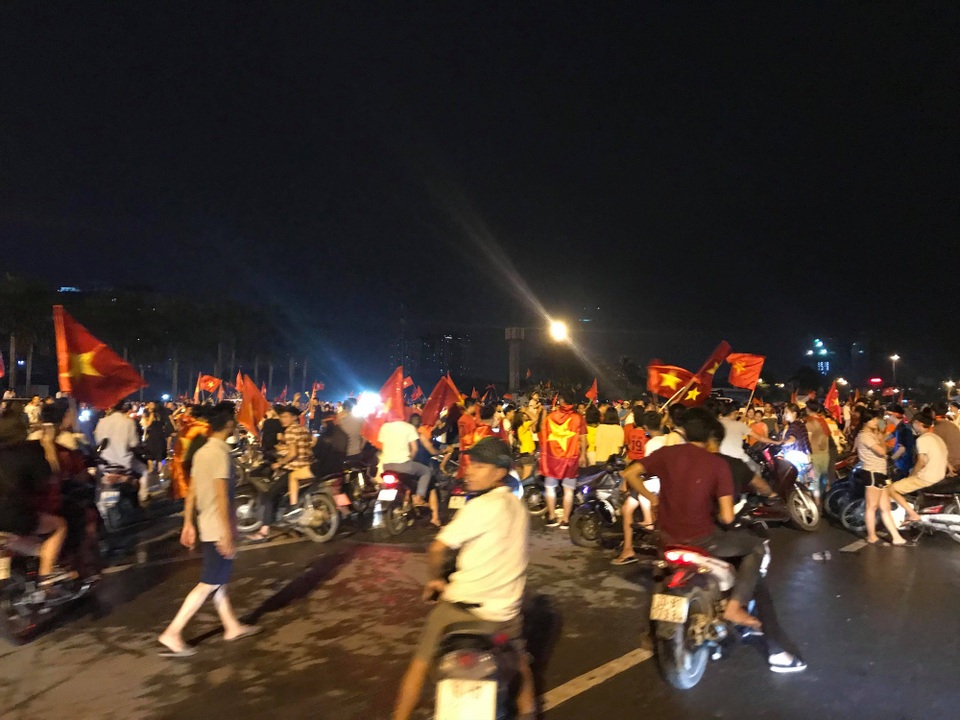 Việt Nam - Đêm không ngủ mừng chiến thắng lịch sử - 17 Việt Nam - Đêm không ngủ mừng chiến thắng lịch sử - 17