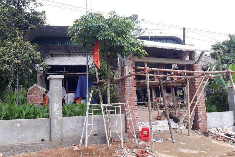 Họ hàng tụ họp tại gia đình thủ môn Bùi Tiến Dũng cổ vũ U23 Việt Nam - 1 Ngôi nhà chính của gia đình thủ môn Bùi Tiến Dũng đang được sửa sang lại