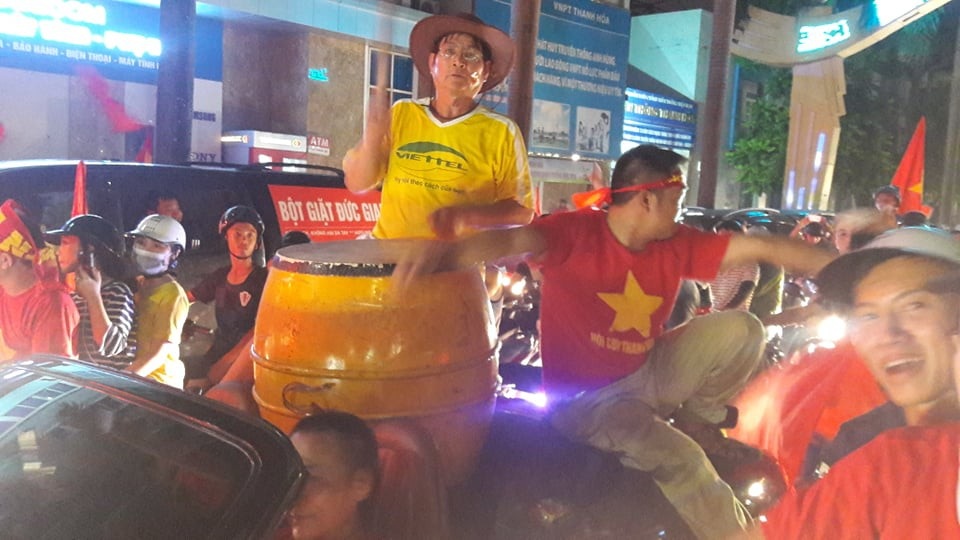 Việt Nam - Đêm không ngủ mừng chiến thắng lịch sử - 27
CĐV Thanh Hóa