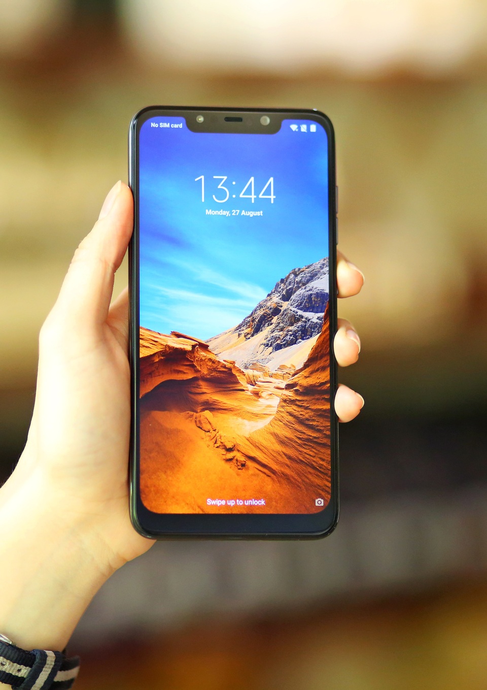 Xiaomi tung Pocophone cấu hình như "siêu phẩm", giá dưới 9 triệu đồng - 1
Màn hình tai nhỏ tương tự như các smartphone Android gần đây, ăn theo trào lưu từ iPhone X.