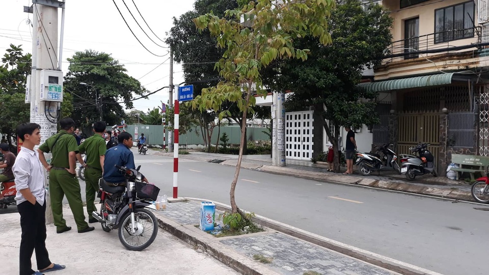 Cháy nhà 3 tầng, 1 người tử vong - 2 Cơ quan chức năng có mặt tại hiện trường