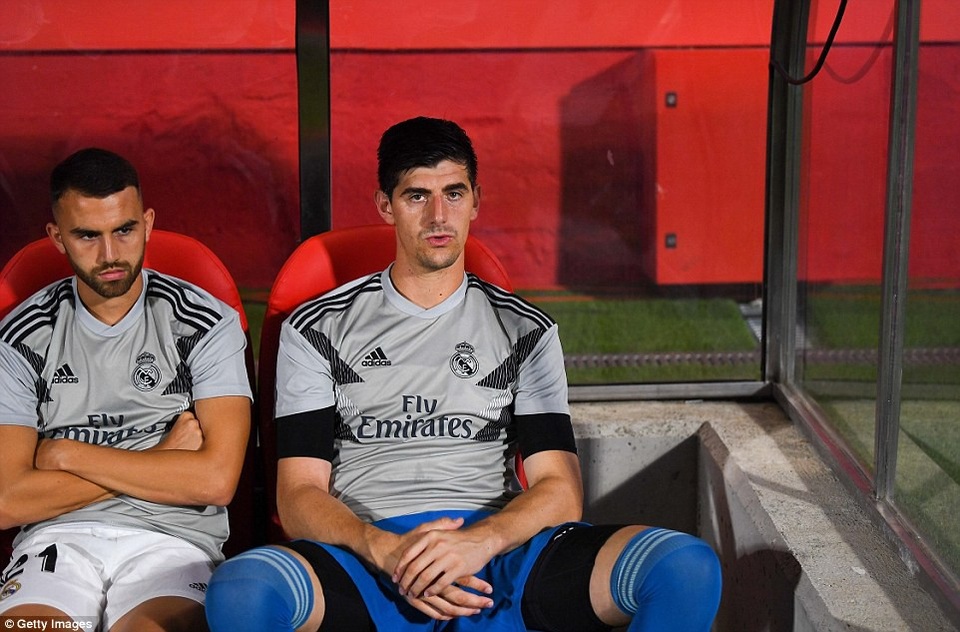 
Thủ thành tân binh Thibaut Courtois chưa có cơ hội ra sân cùng Real Madrid
