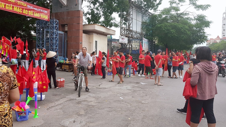 Hải Phòng sẵn sàng cho trận đấu giữa Olympic Việt Nam và Syria - 10
Cổ động viên vào sân từ 17h