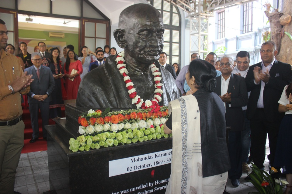 Ngoại trưởng Ấn Độ khánh thành tượng Mahatma Gandhi tại Việt Nam - 7 Hiện có nhiều quốc gia trên thế giới đã dựng tượng Mahatma Gandhi - người anh hùng vĩ đại hiện thân cho phong trào đòi giành độc lập của Ấn Độ.