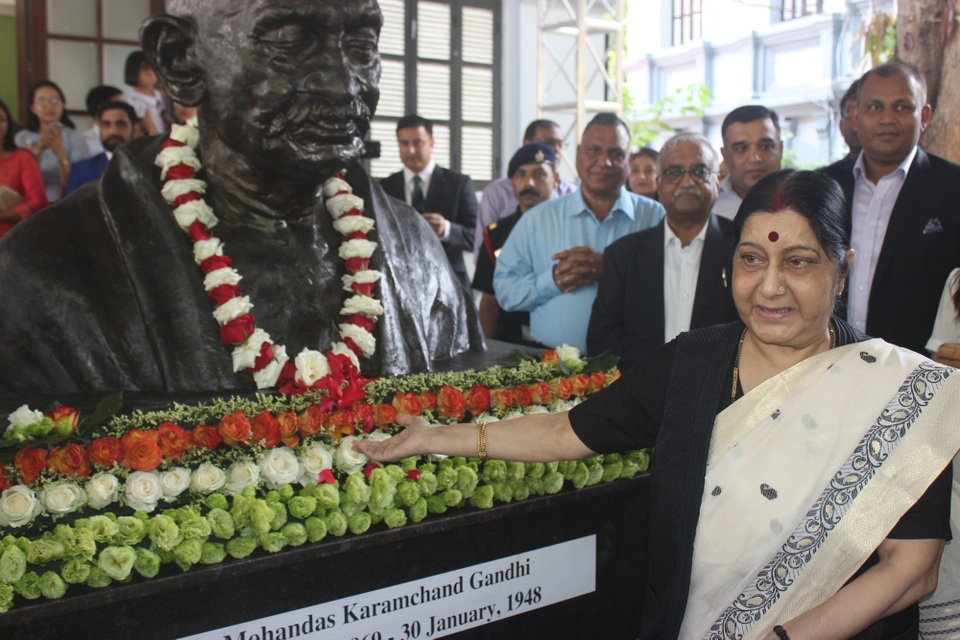 Ngoại trưởng Ấn Độ khánh thành tượng Mahatma Gandhi tại Việt Nam - 8 Phát biểu tại lễ khánh thành tượng Mahatma Gandhi, Ngoại trưởng Sushma Swaraj nhấn mạnh mối quan hệ hợp tác hữu nghị giữa Việt Nam và Ấn Độ, trải dài từ hàng thế kỷ qua trong mọi lĩnh vực, đặc biệt là giao lưu văn hóa.