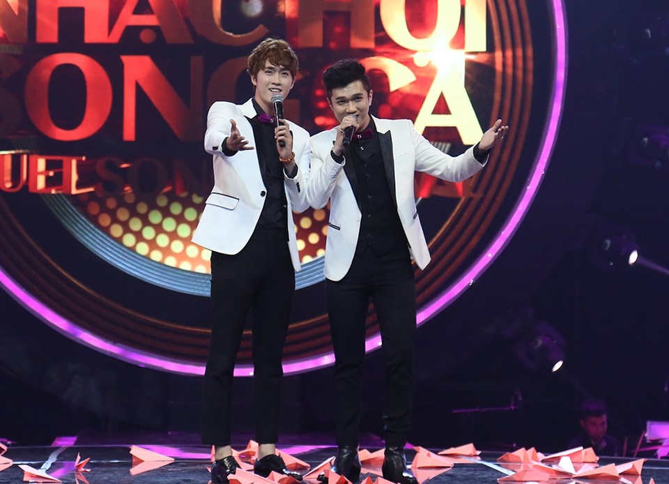 Minh Xù và Vũ Thịnh trình diễn ca khúc “Yêu xa” với phần trình diễn vô cùng ăn ý sau thời gian dài kết hợp cùng nhau trong chương trình.