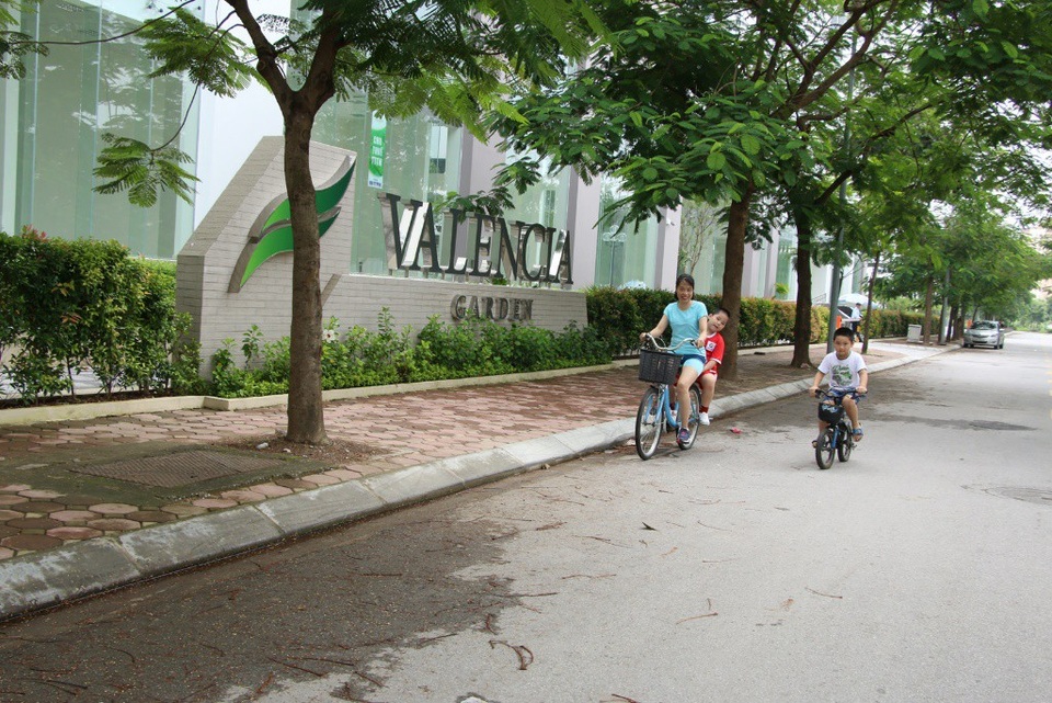 MIKGroup trao giấy chứng nhận quyền sở hữu nhà ở cho cư dân Valencia Garden - 3 MIKGroup trao giấy chứng nhận quyền sở hữu nhà ở cho cư dân Valencia Garden - 3