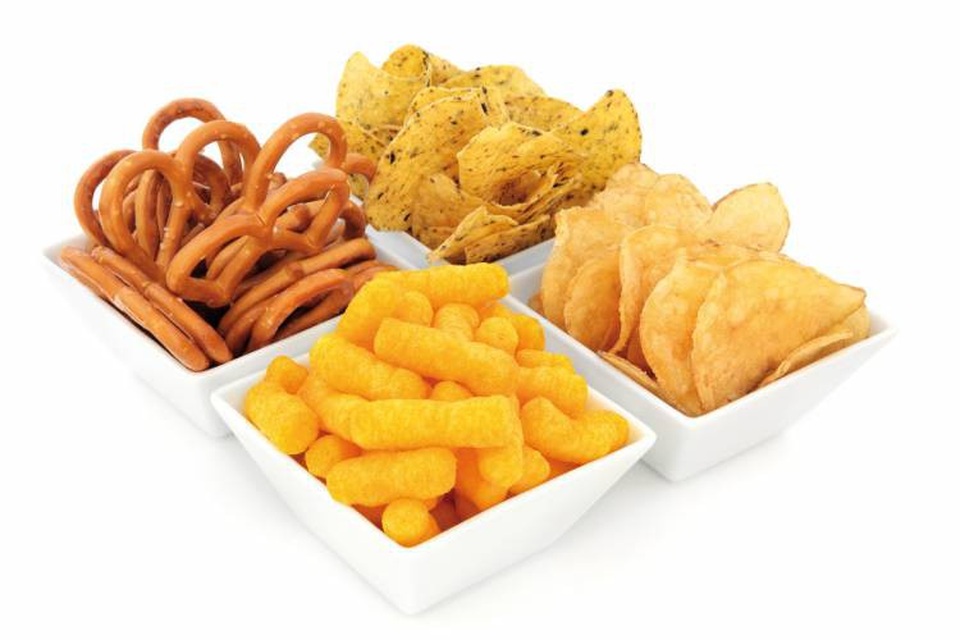 Cảnh báo: 6 thói quen “khó bỏ” làm tăng nguy cơ ung thư dạ dày - 2 Thói quen ăn vặt và những thực phẩm chế biến sẵn ảnh hưởng nghiêm trọng tới dạ dày